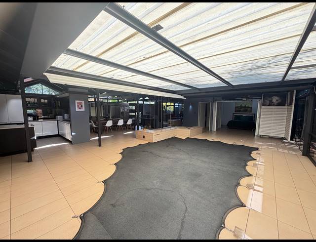 6 BEDROOM HOUSE FOR SALE IN LYNNWOOD MANOR